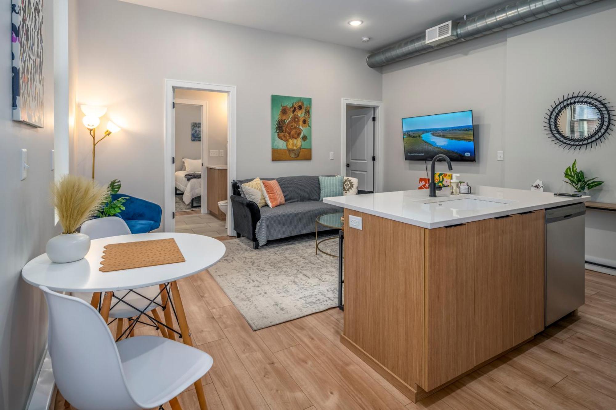 Prime Otr, 3 Lux Queen Beds, Two 55In Tvs, Steps To Tql, Findlay Market, Light Rail, Fast Wifi Cincinnati Luaran gambar
