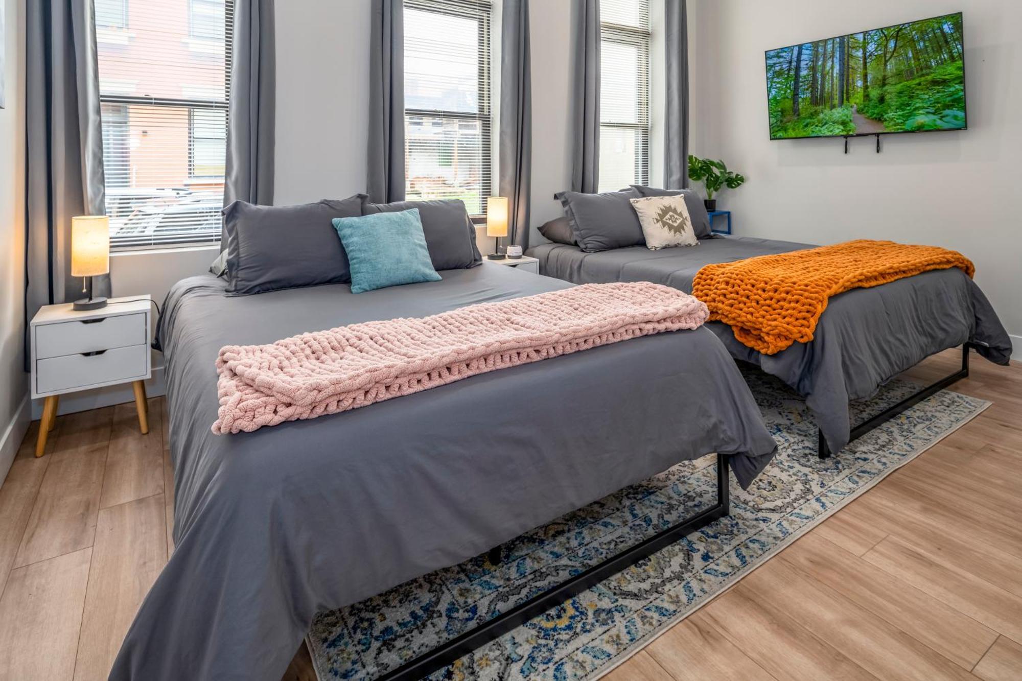 Prime Otr, 3 Lux Queen Beds, Two 55In Tvs, Steps To Tql, Findlay Market, Light Rail, Fast Wifi Cincinnati Luaran gambar