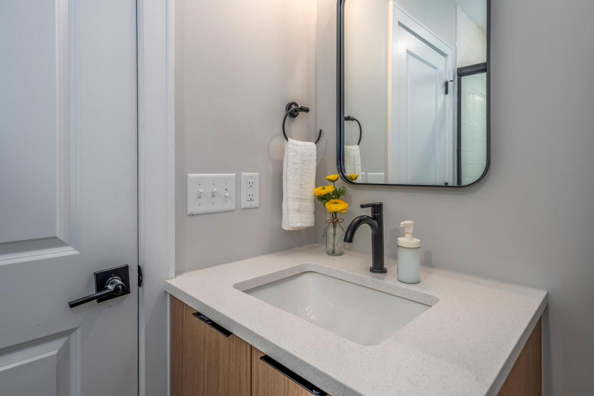Prime Otr, 3 Lux Queen Beds, Two 55In Tvs, Steps To Tql, Findlay Market, Light Rail, Fast Wifi Cincinnati Luaran gambar