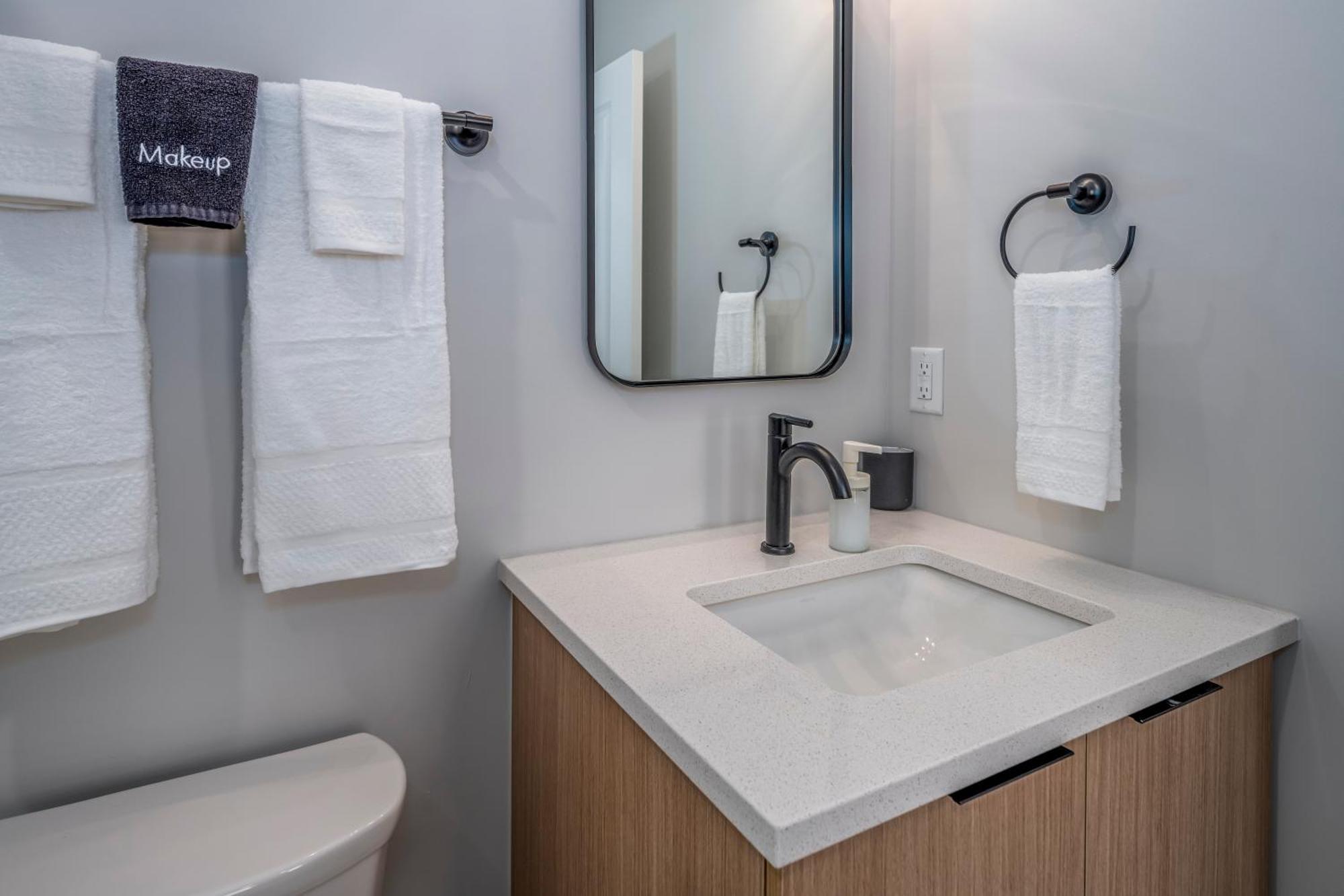 Prime Otr, 3 Lux Queen Beds, Two 55In Tvs, Steps To Tql, Findlay Market, Light Rail, Fast Wifi Cincinnati Luaran gambar